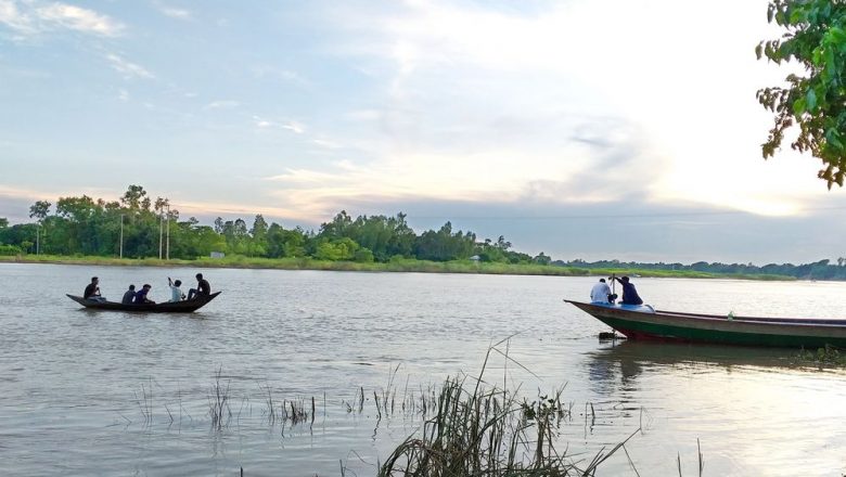 স্রোতস্বিনীর দর্পণে এবং আর তাকাবো না – কঙ্কণা সেন