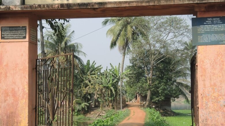 দ্বীপভূমি ময়নাগড় – শক্তিপদ ভট্টাচার্য্য